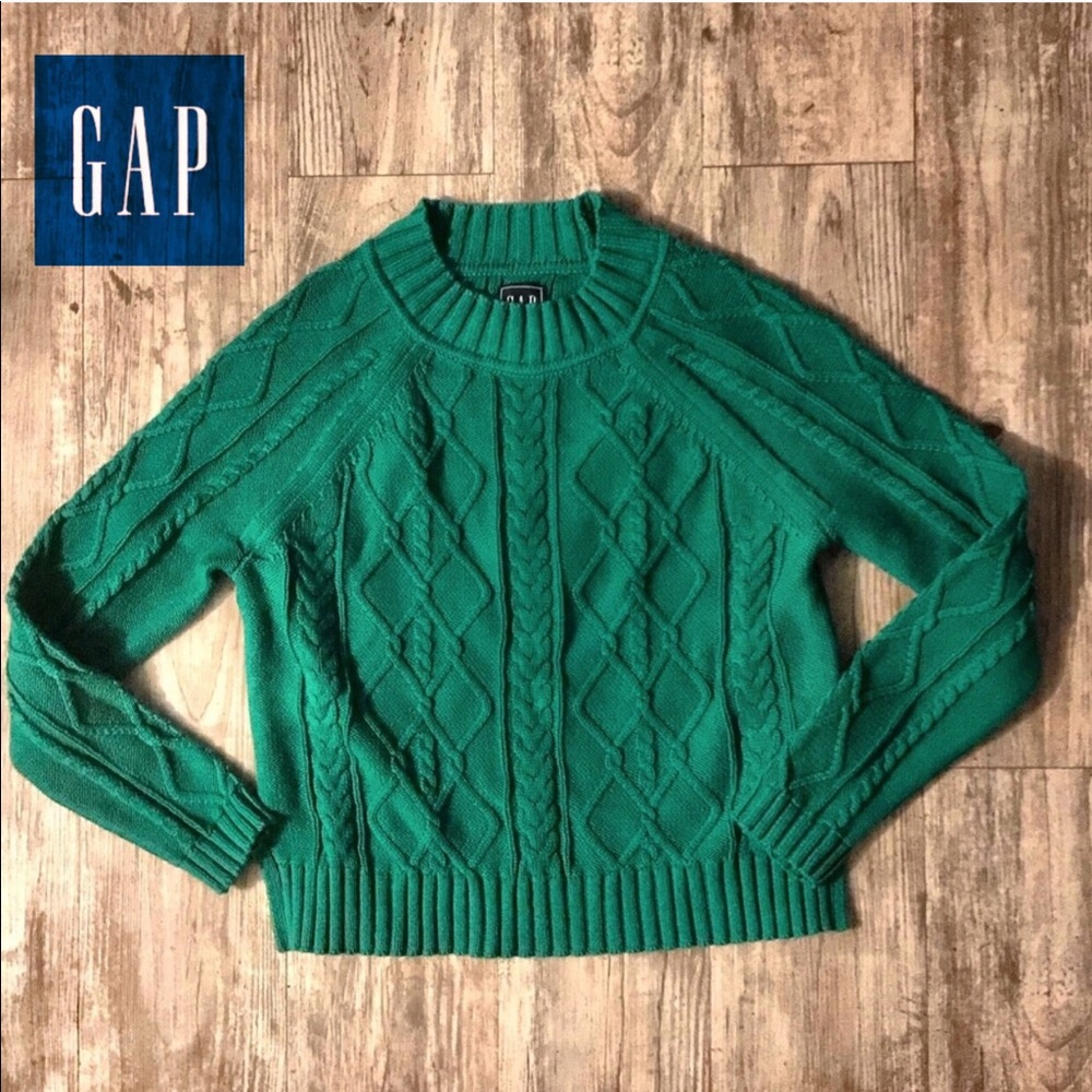 GAP NWT Cable Knit Sweater